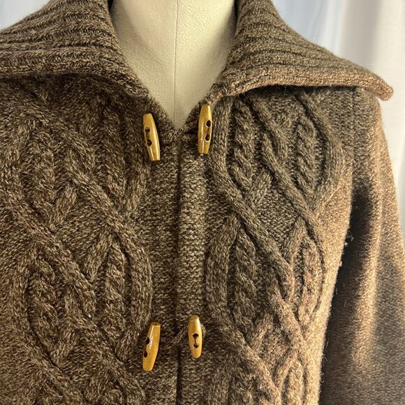 Eagle’s Eye Wool brown cable knit sweater jackets with wooden button closure M - Picture 2 of 7